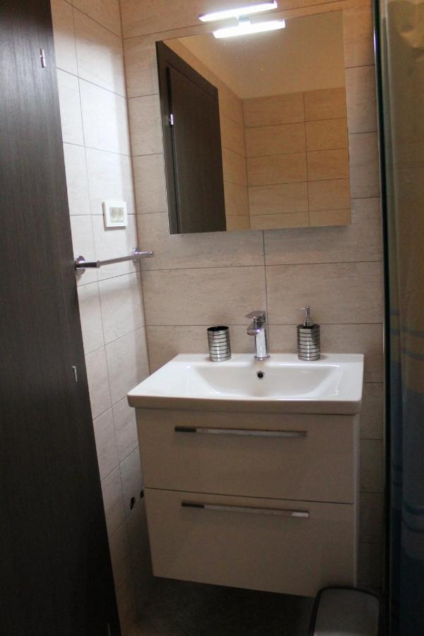 Apartmani Mladenka Malinska Exterior foto