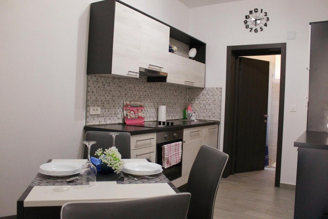 Apartmani Mladenka Malinska Exterior foto