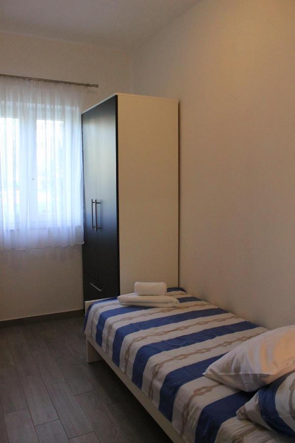 Apartmani Mladenka Malinska Exterior foto