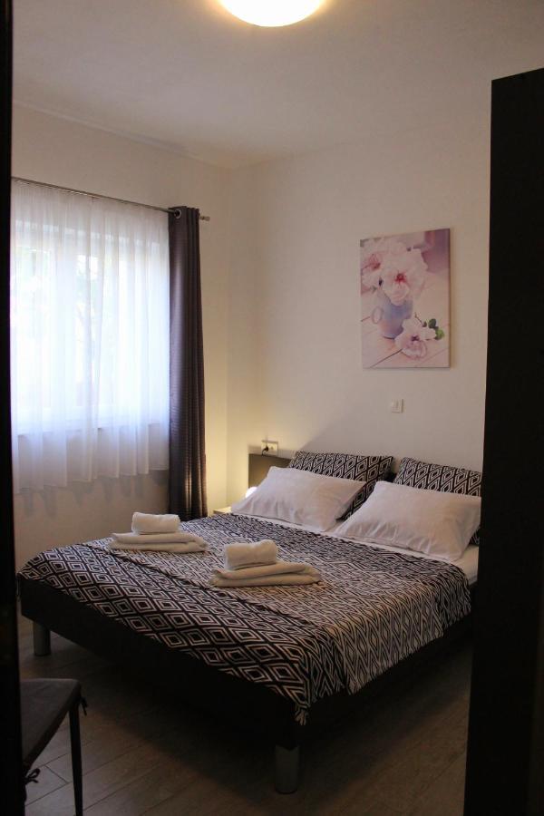 Apartmani Mladenka Malinska Exterior foto