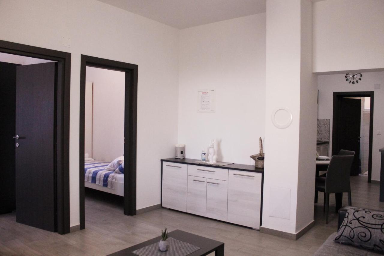 Apartmani Mladenka Malinska Exterior foto