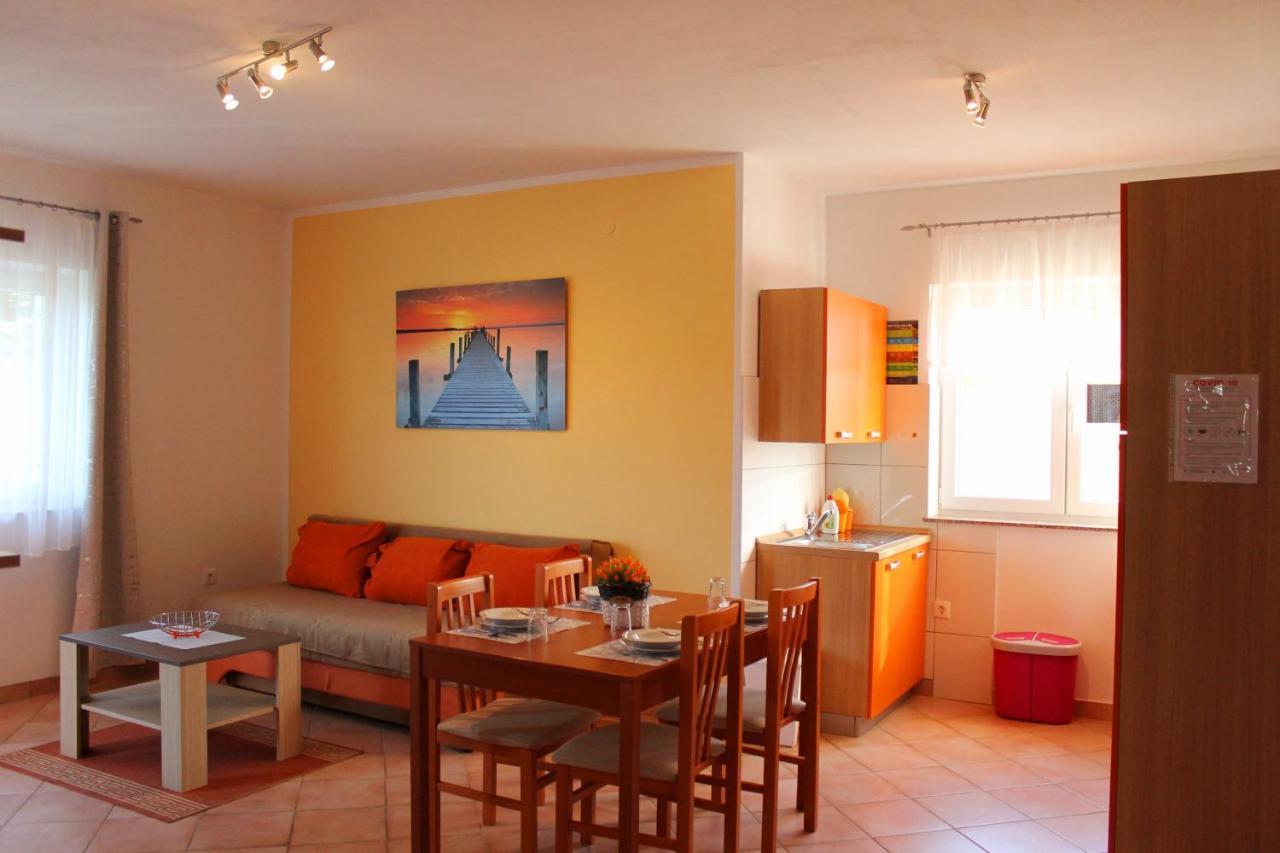 Apartmani Mladenka Malinska Exterior foto