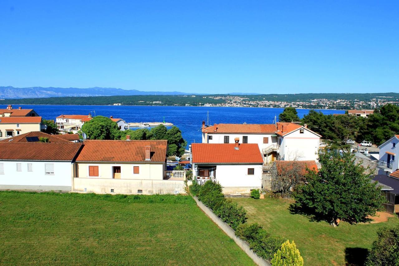 Apartmani Mladenka Malinska Exterior foto