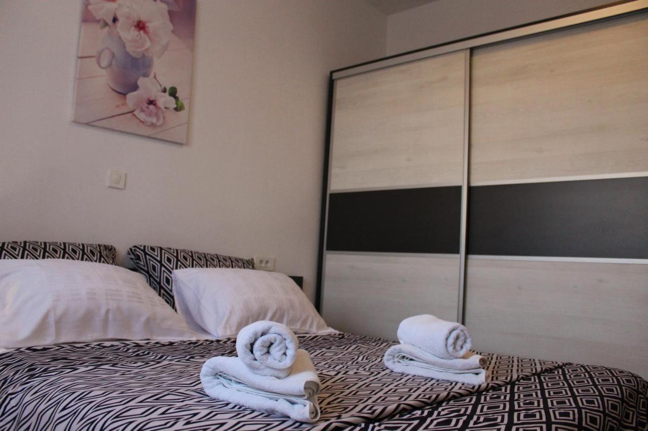 Apartmani Mladenka Malinska Exterior foto