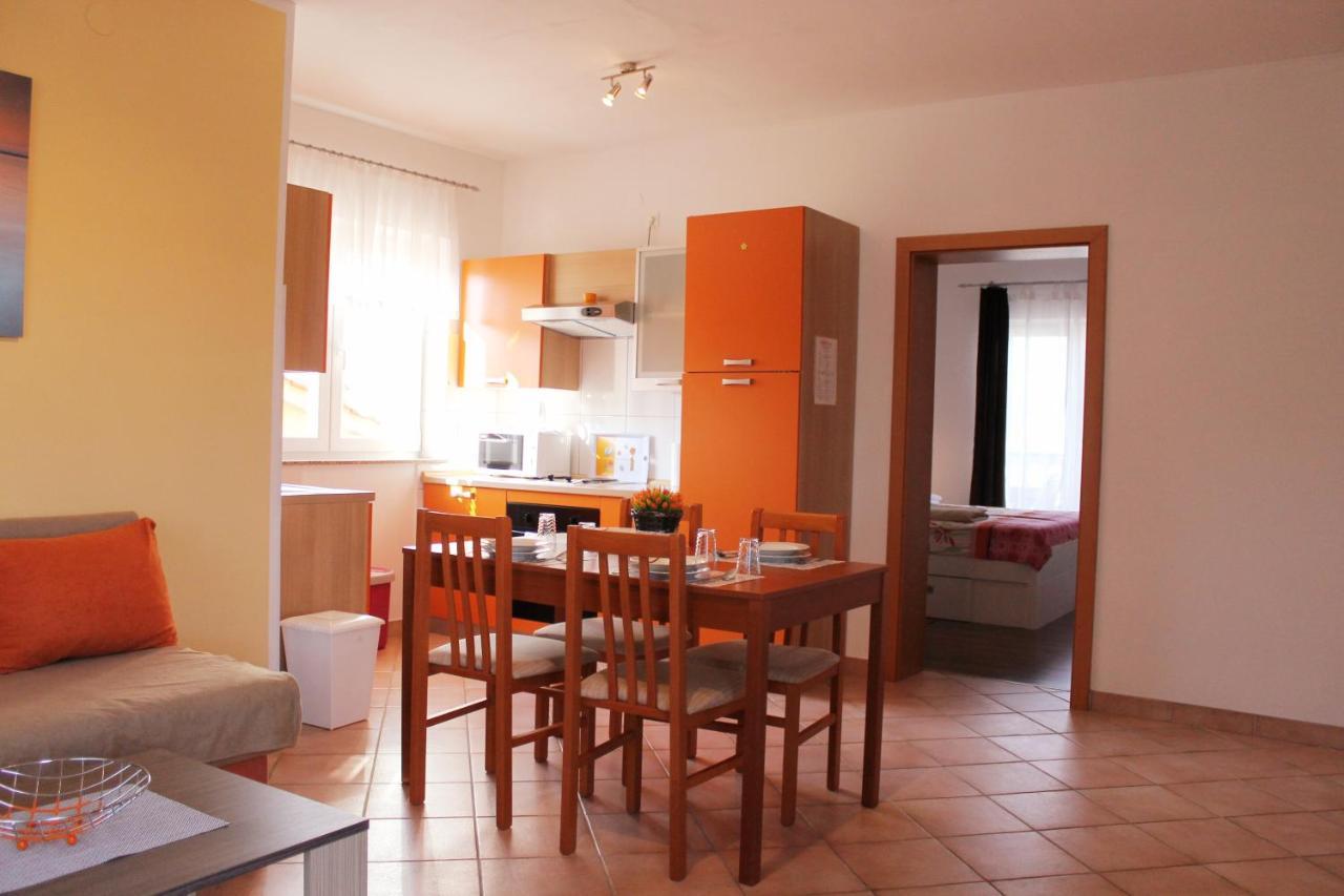 Apartmani Mladenka Malinska Exterior foto