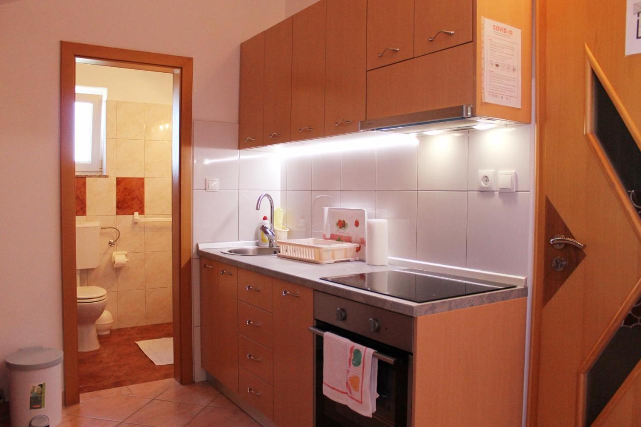 Apartmani Mladenka Malinska Exterior foto