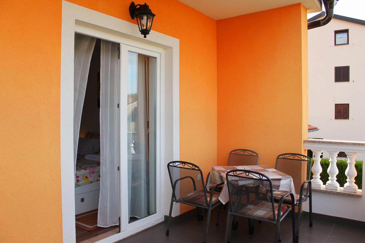 Apartmani Mladenka Malinska Exterior foto