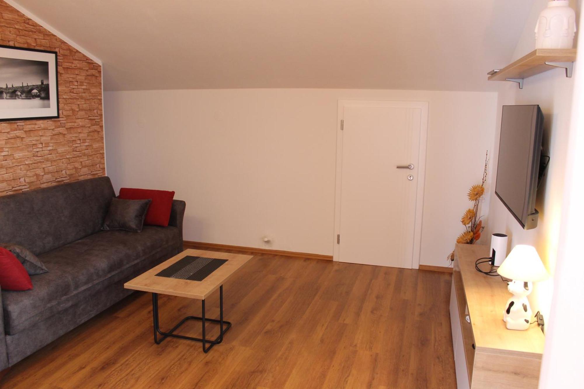 Apartmani Mladenka Malinska Exterior foto