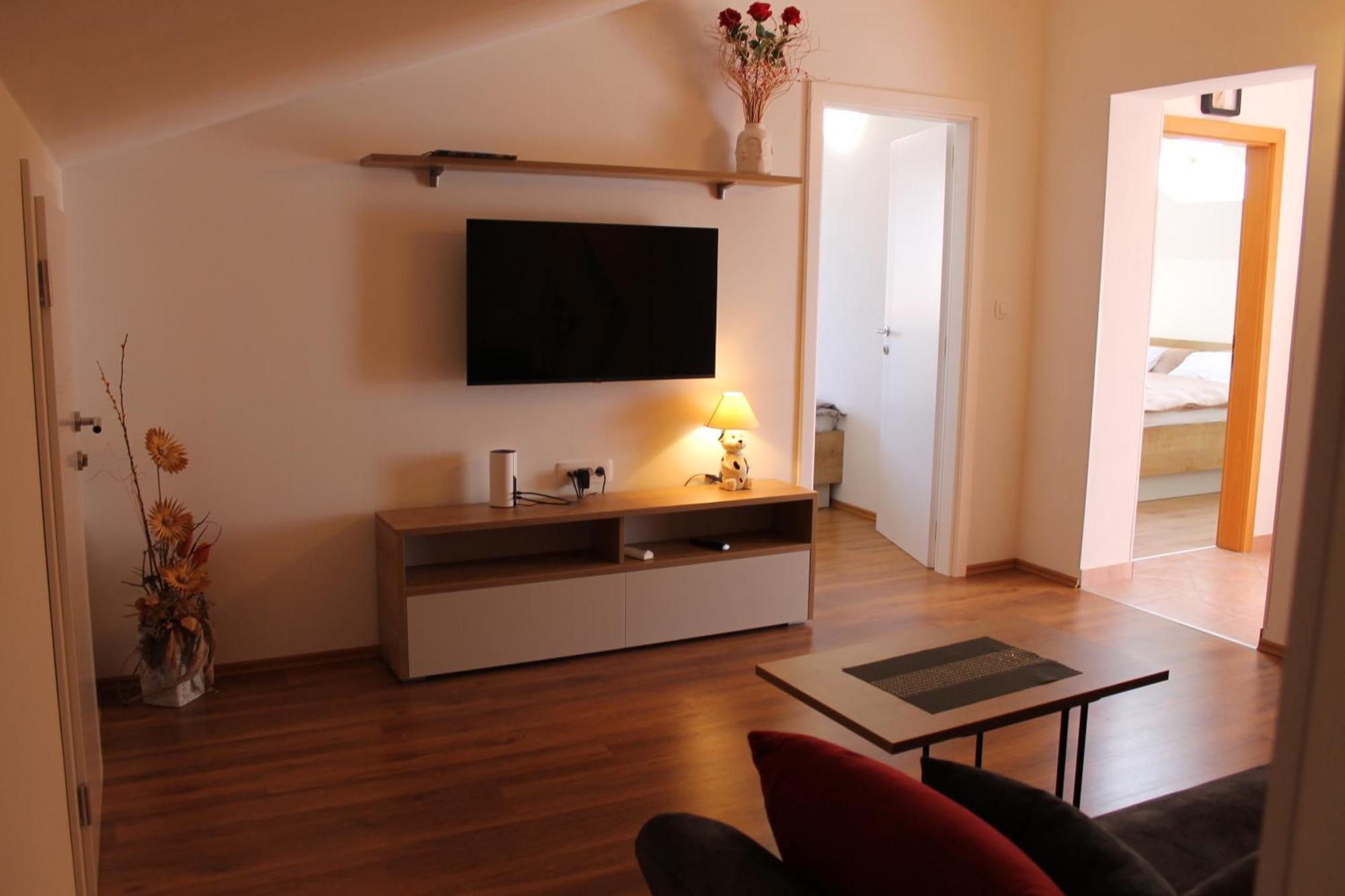 Apartmani Mladenka Malinska Exterior foto